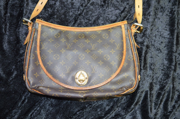 Louis Vuitton Woman's D'Amour Crossbody Wallet