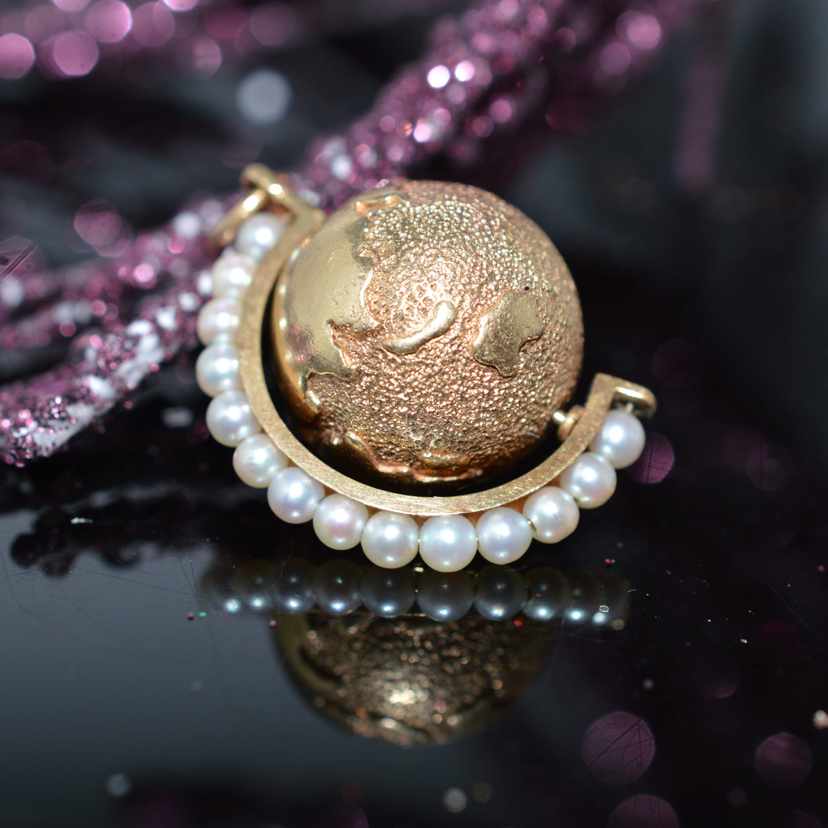 14K Yellow Gold Vintage Spinning Globe Charm With 14 Pearls