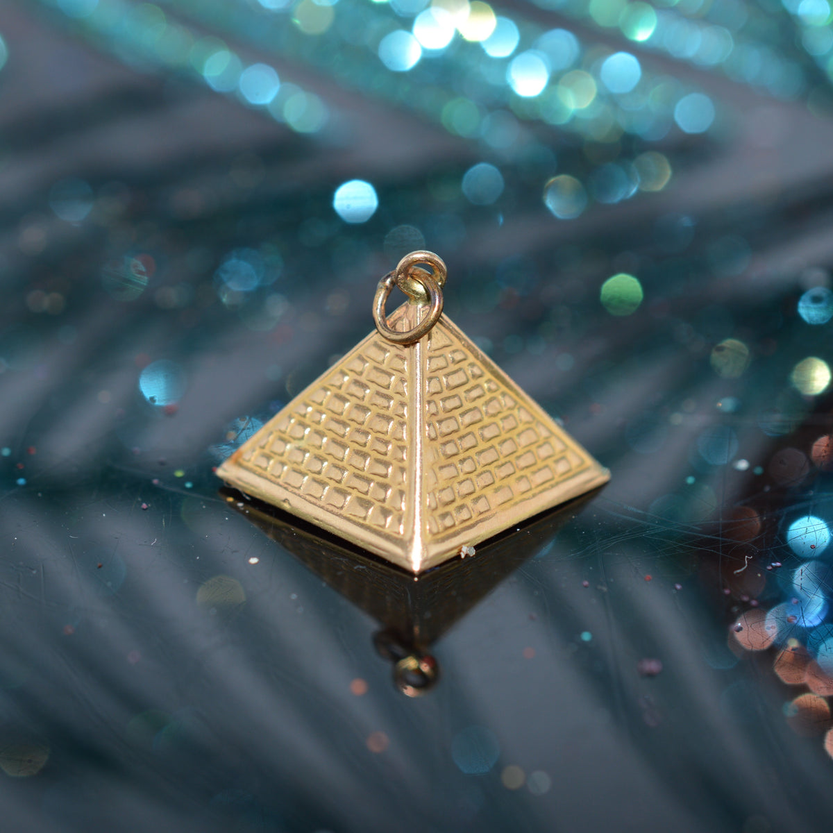 18K Yellow Gold Vintage 3 Dimensional Pyramid Charm