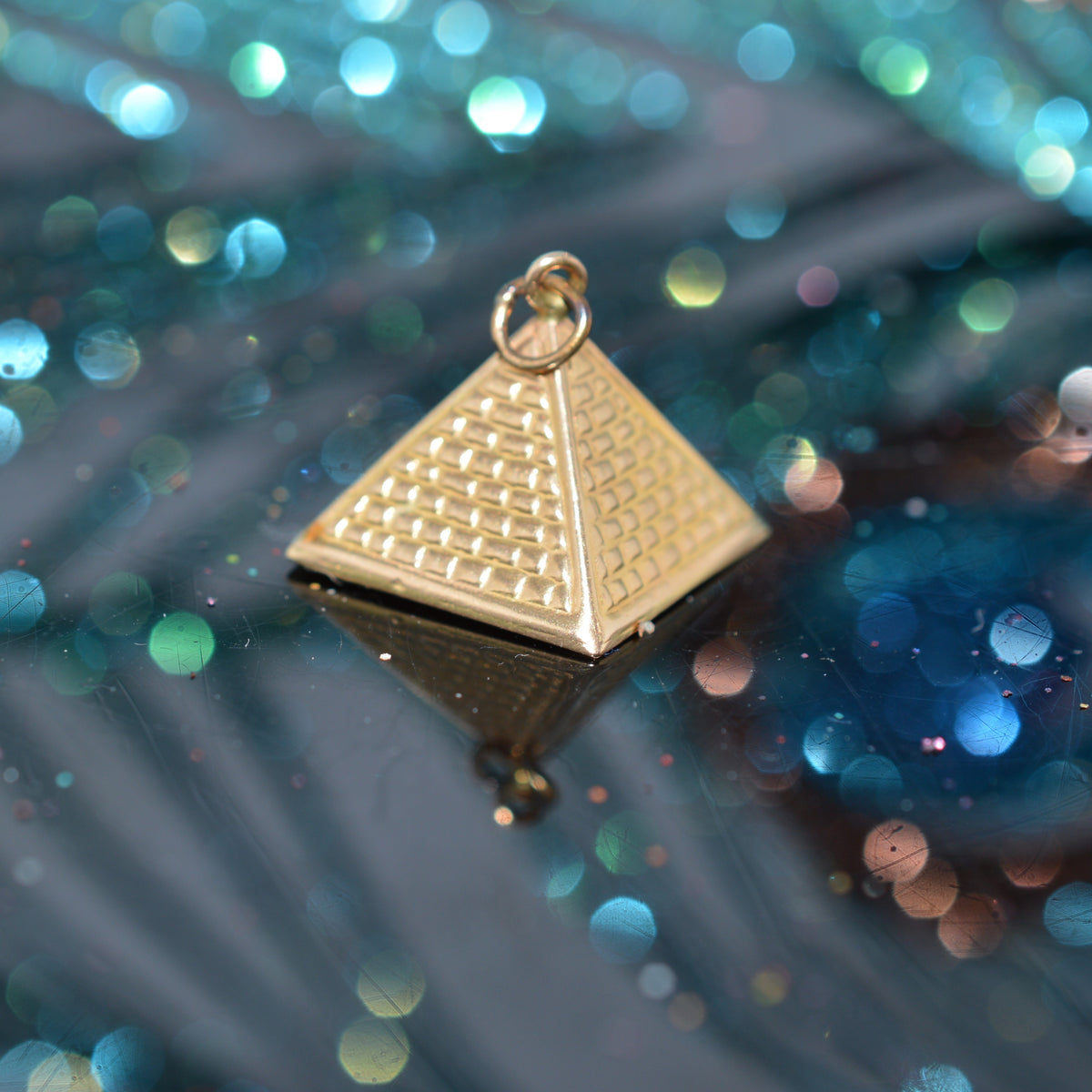 18K Yellow Gold Vintage 3 Dimensional Pyramid Charm